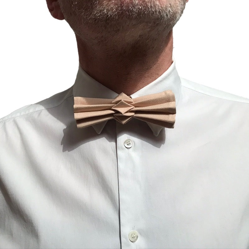 Sand bow tie